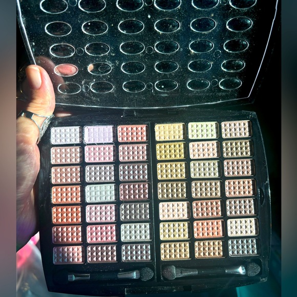 Colorful Makeup Palette Set - Picture 7 of 10